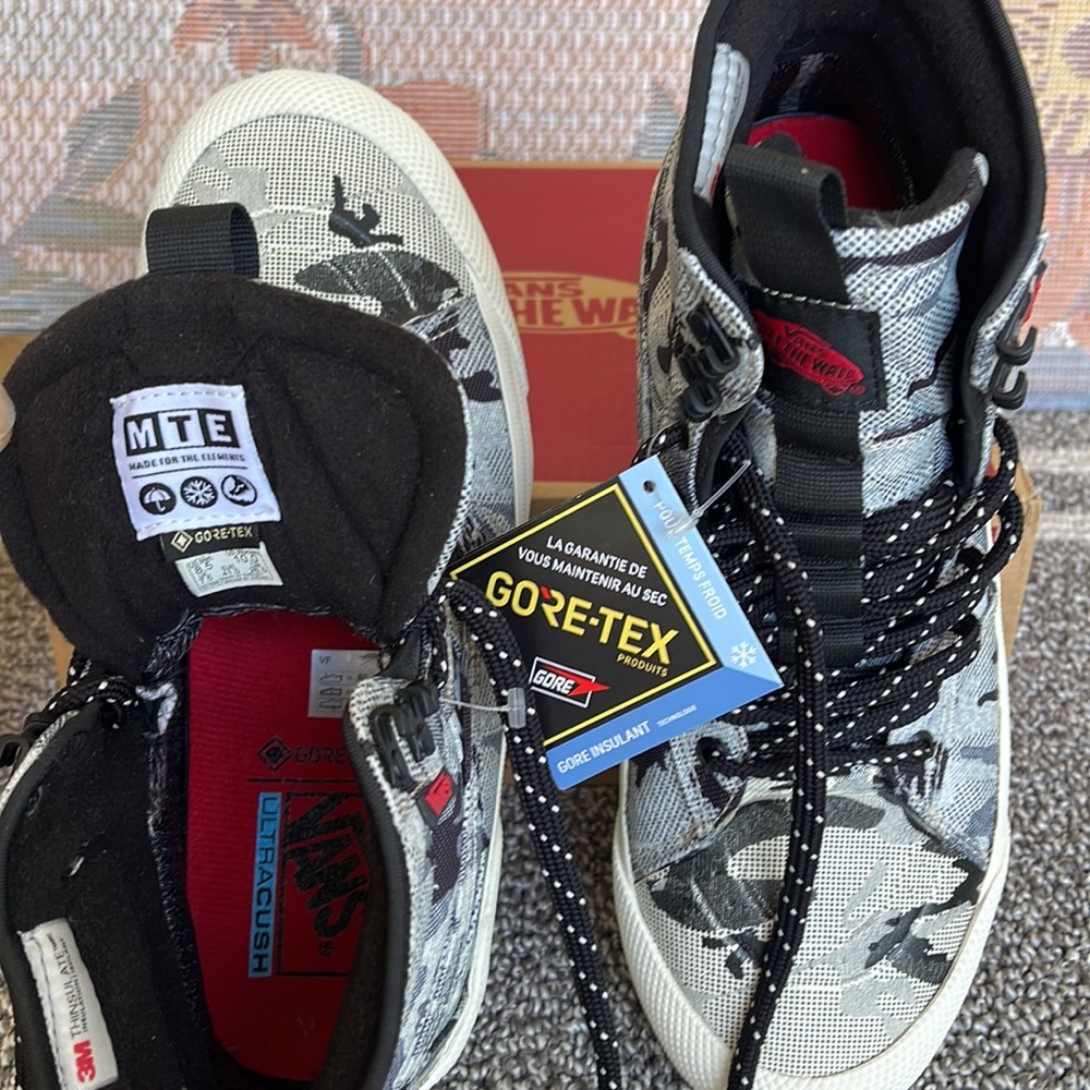 Vans WMNS Sk8-Hi Gore-Tex MTE
Arctic Camo Cloud
VN0A5111COI
Sneakers Boots - Picture 13 of 16